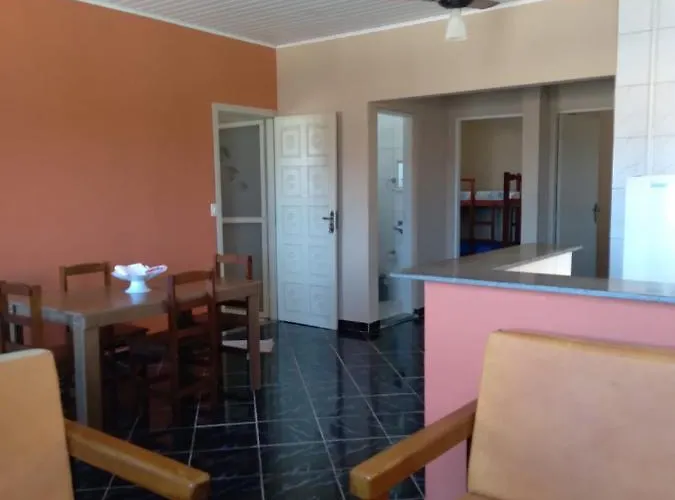 Casa Arejada, Bem Localizada Para Temporada Em Caraguatatuba
