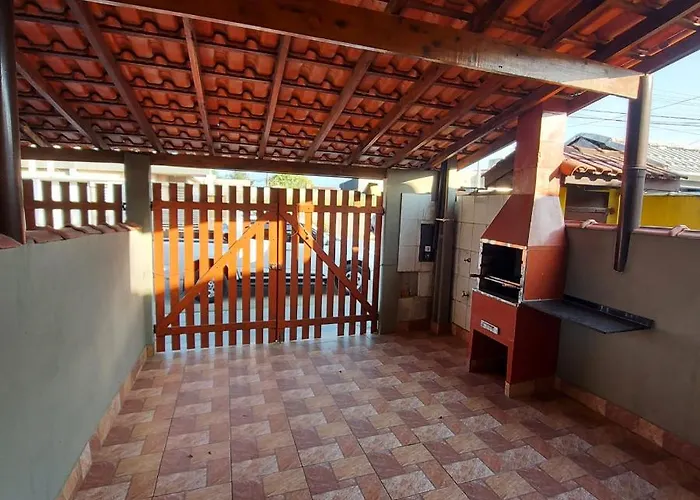 Casa Arejada, Bem Localizada Para Temporada Em Caraguatatuba