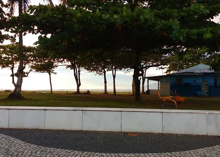 Casa Arejada, Bem Localizada Para Temporada Em Caraguatatuba